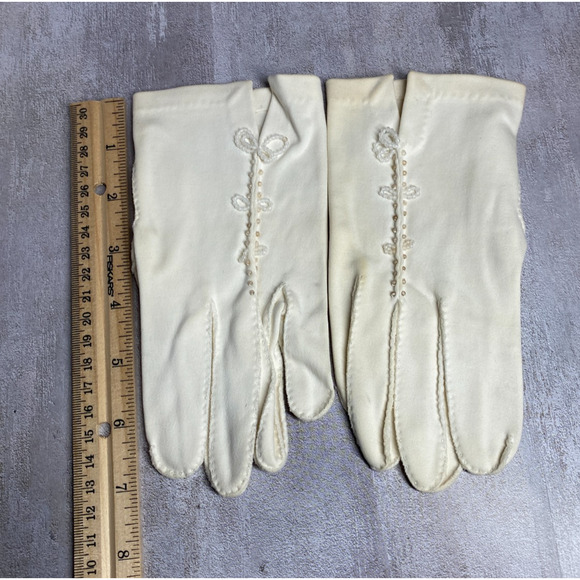 Vintage Crescendoe Womens Ivory 7.5 Leather Tailored Beaded Bow Design - Picture 6 of 7